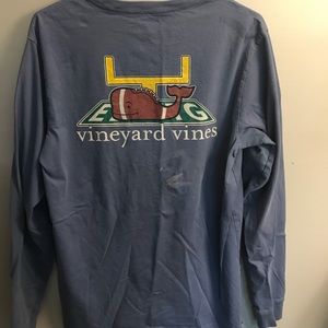 Long sleeve vineyard vines football shirt.